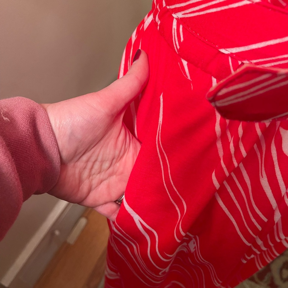 Vintage late 70s/early 80s Red Midi Dress with V-neck, matching belt and pockets - Picture 8 of 8